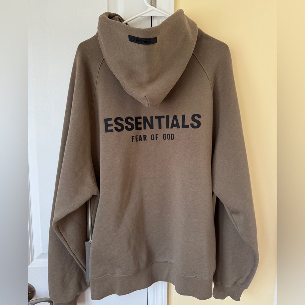 Men’s hoodie essential